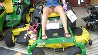 Дружина хотіла величезний член, і її українське домашнє порно чоловік знайшов свого коханця.