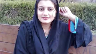 Зріла Телиця будить українське домашнє порно свого коханця для сексу.