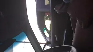 Дівчина обслуговує українське порно бесплатно господаря трахами.