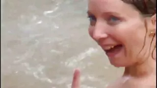 Афіна Андерсон робить український порно фільм мінет пізньому студенту у відпустці.