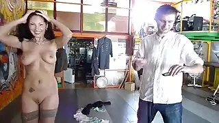 Красива леді Ді трахкає укрїнське порно з хлопцем після мастурбації, приходячи з уроків.