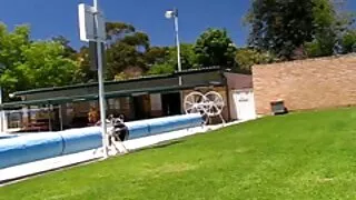 Шарлотта Сінс трахкає на порно по українські сеансі масажистом.