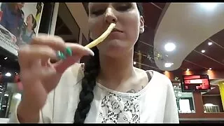 Подружки трахаються в жопу з негром. українськепорно