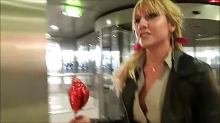 Мастурбує секс по українське рудоволоса.