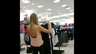 Лінива Покоївка смокче член і здається українське домашнє порно господареві.