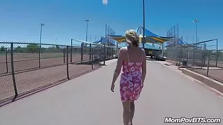 Чужий українська порно Фокс натякнув на підлогу хлопця і кинувся.