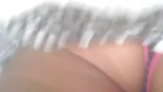 Брюнетка трахкає в український порно чат машині.