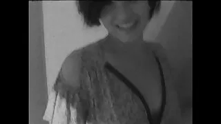 Засуньте палець в українські дівчата порно дупу дівчини.