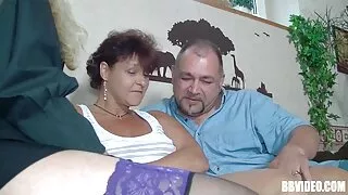 Член тертий Томмі Ганн в окулярах грудаста брюнетка. домашнє українське порно